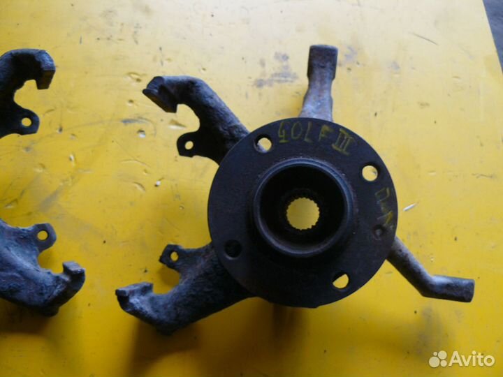 Кулак передний для Volkswagen Golf 3 Vento