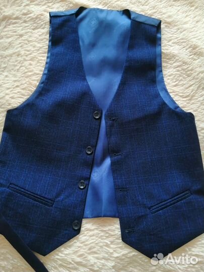 Костюм школьный (тройка), новый