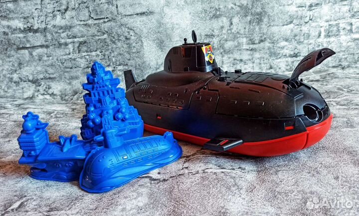 Подводная лодка Нордпласт с торпедами