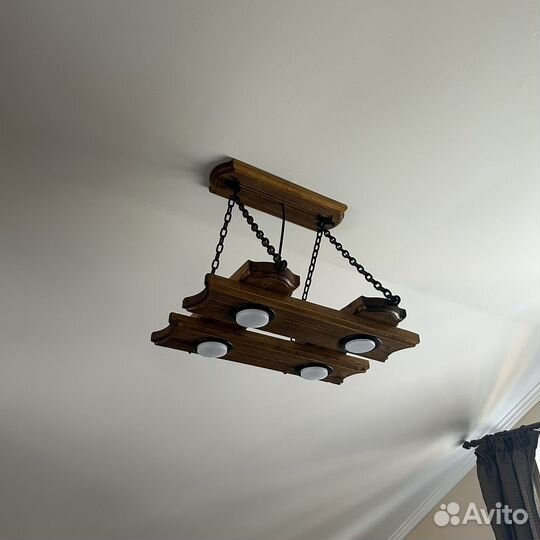 Люстра потолочная деревянная