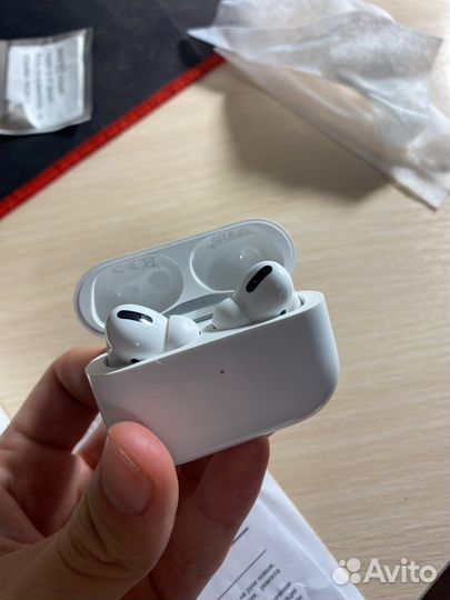 Apple airpods pro первого поколения