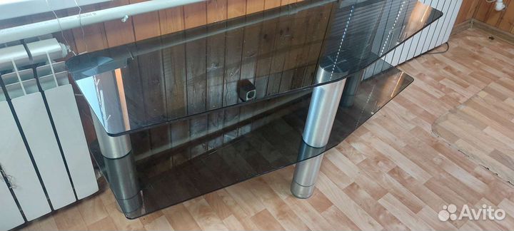 Стеклянная тумба под тв