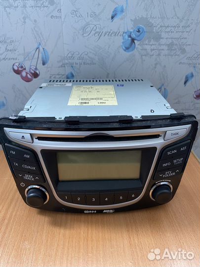 Штатная оригинальная магнитола Хендай Солярис 1