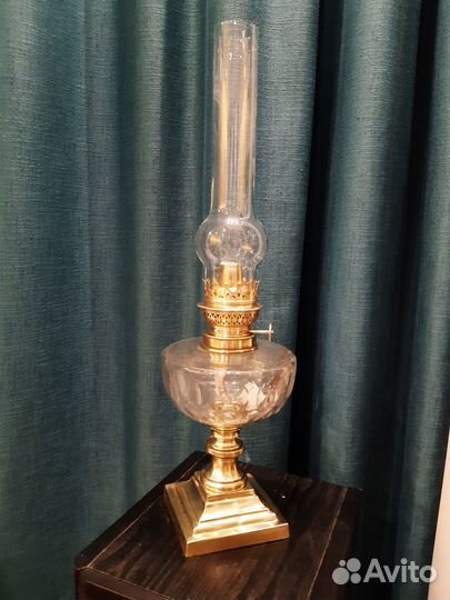 Старая керосиновая (масляная) лампа из Франции