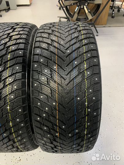 Zmax Winternova Stud II 225/45 R18 и 255/40 R18 95T