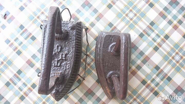 Ретро Утюги (2 шт ) на подставке Клеймо: 1. №4 2