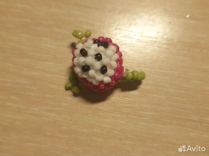 Драконий фрукт из бисера амигуруми