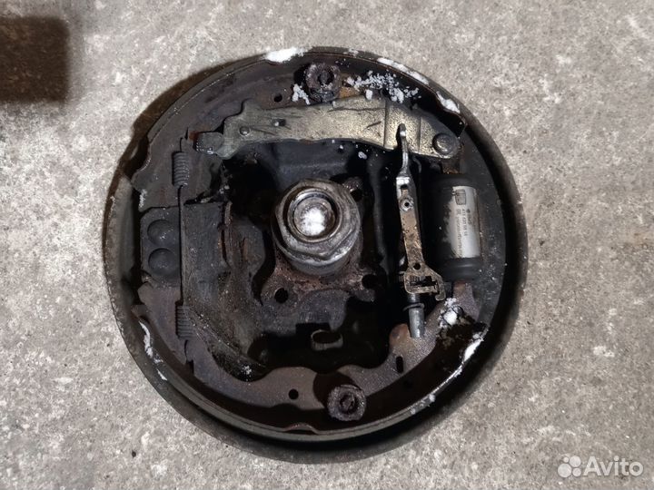 Задние тормозные механизмы на Рено Логан 2