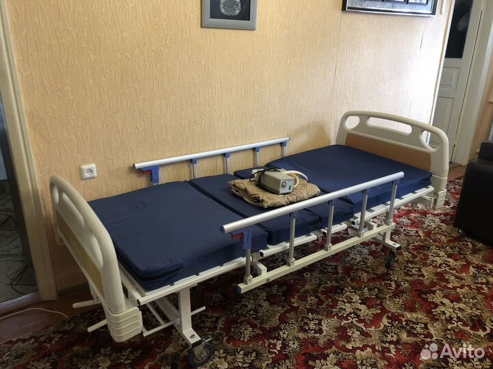 Медицинская кровать,функциональная