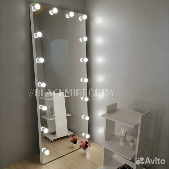 Напольно навесное зеркало с лампами