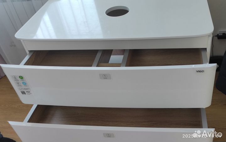 Тумба подвесная для ванной комнаты