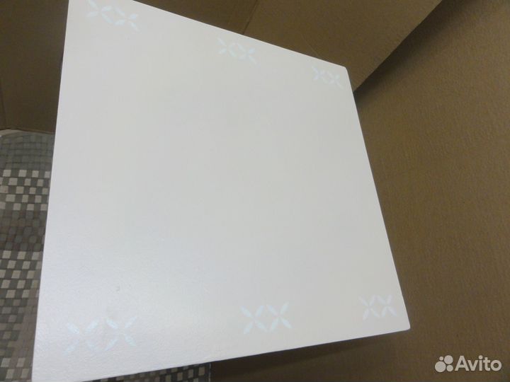 Тумбочка с фактурной отделкой