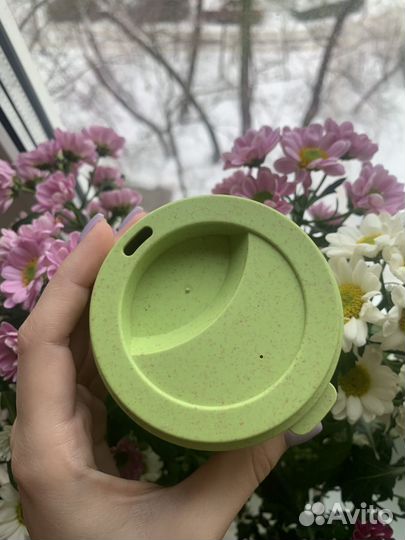 Многоразовый пластиковый стакан с крышкой