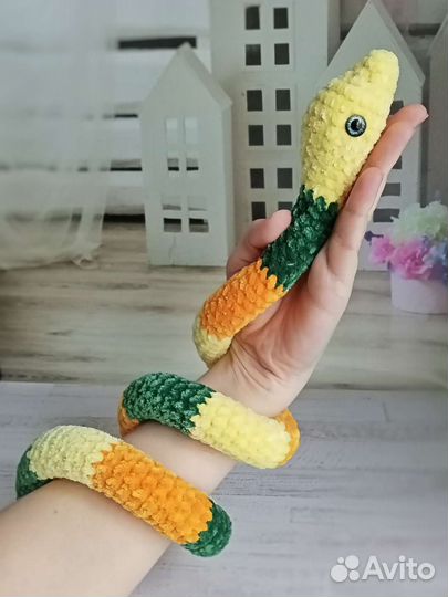 Змея игрушка вязаная плюшевая