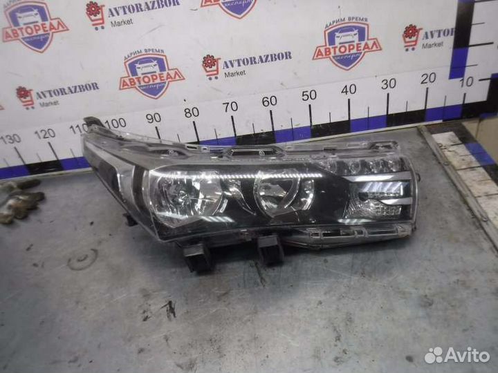 Фара передняя правая Toyota Corolla E18