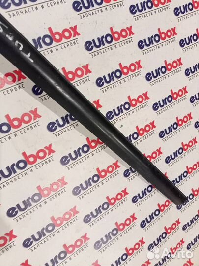 Накладка стекла заднего правого Hyundai Tucson 20