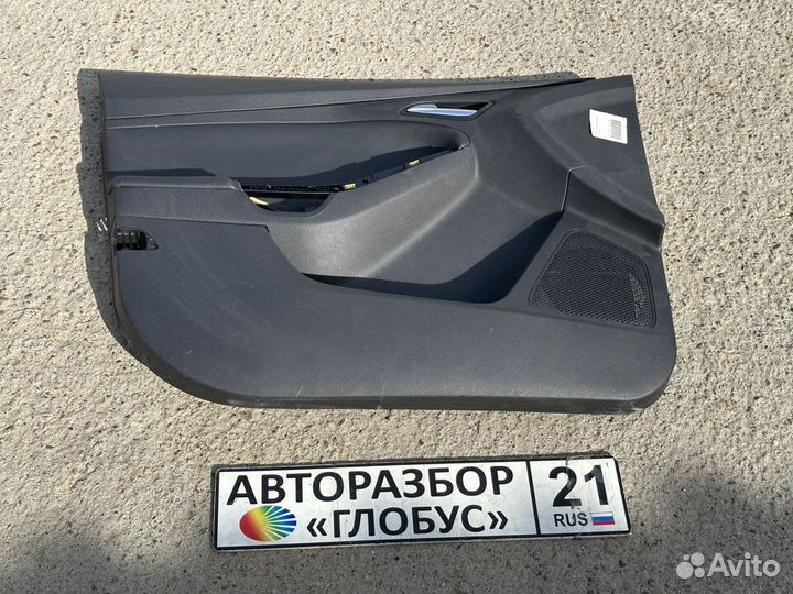 Обшивка двери Ford Focus 3