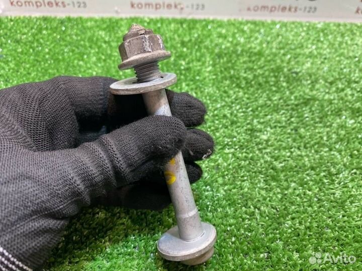 Болт развальный задний Mercedes-Benz E-Class W212