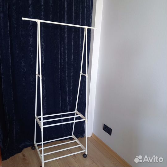 Детская напольная вешалка для одежды