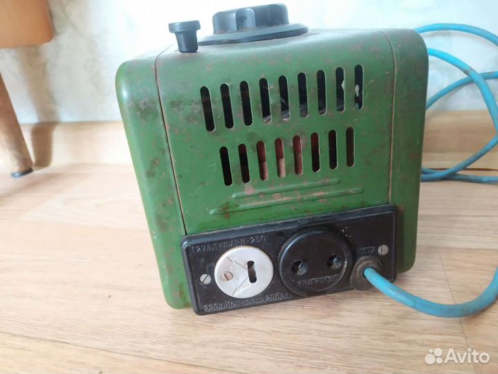 Автотрансформаторный регулятор напряжения 1958