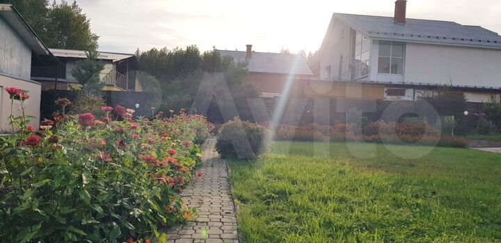 Коттедж 325 м² на участке 15 сот.