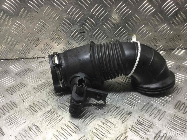 Патрубок турбины Опель Инсигния 55561787 A20DTH