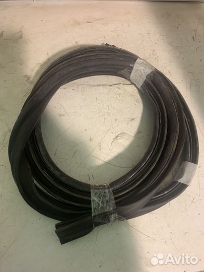 Renault Sandero Уплотнитель 5 двери