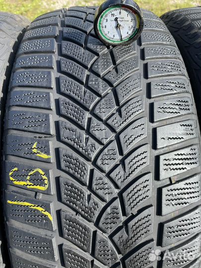 Goodyear UltraGrip Performance Gen-1 215/55 R17