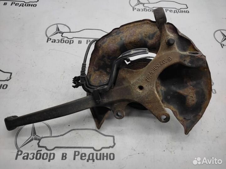 Кулак поворотный передний правый w208 CLK-class