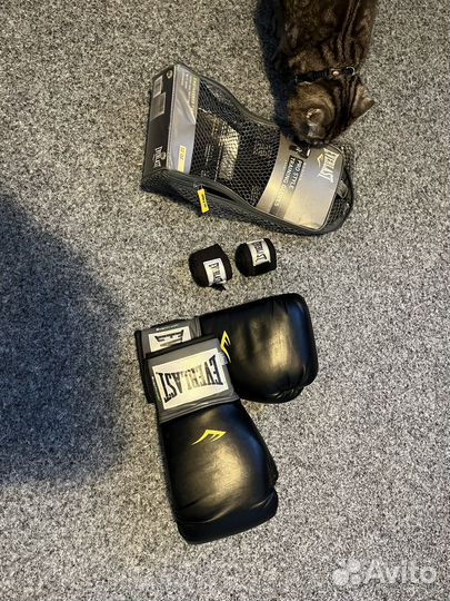 Боксерские перчатки 12 oz everlast
