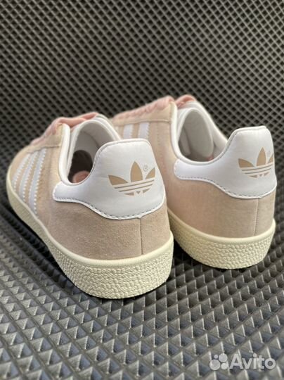 Кроссовки adidas gazelle