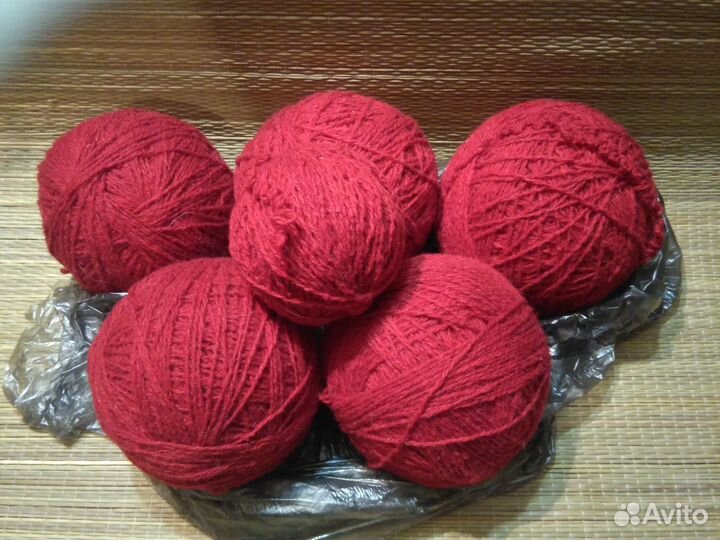 Разные клубки для вязания