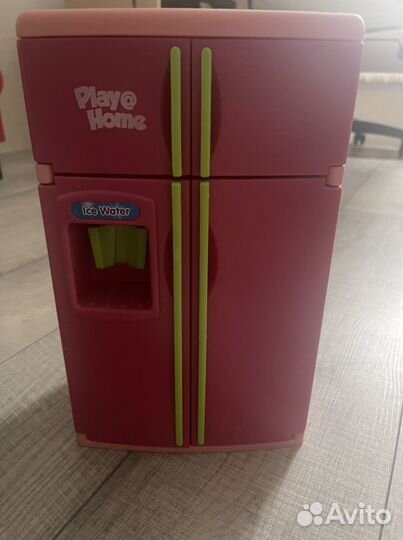 Игрушечный холодильник