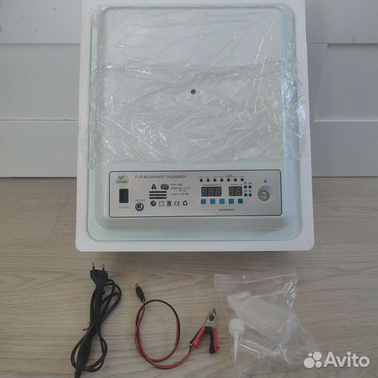 Инкубатор автоматический на 36 яиц