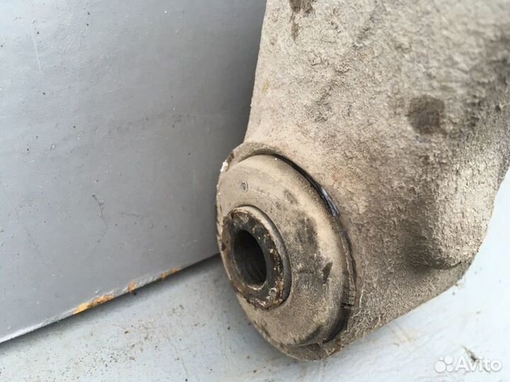 Рычаг передний верхний левый Volkswagen