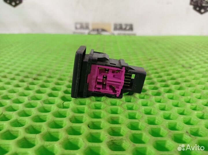 Кнопка парктроников Toyota Camry