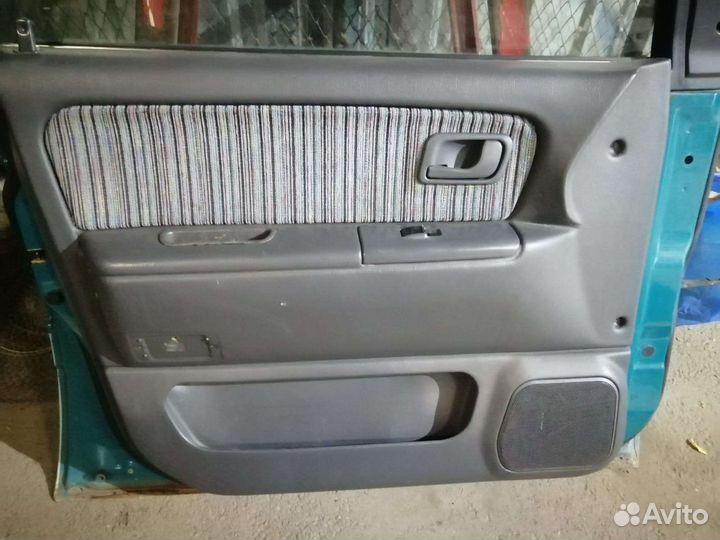 Обшивка двери Mitsubishi RVR