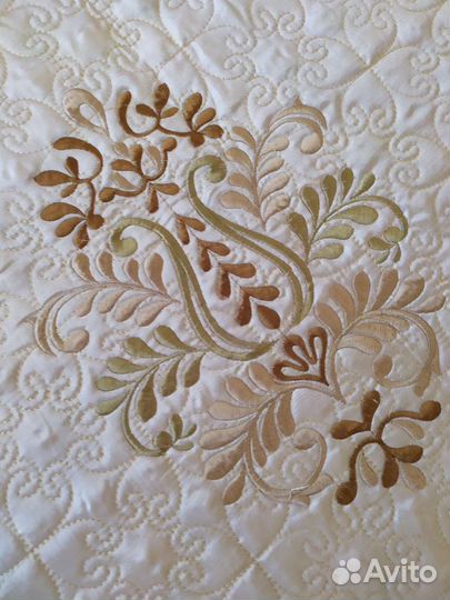 Жаккардовое покрывало с наволочками