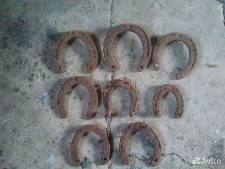 Подковы. Решётка 18 век. Ковшик. Зажигалка