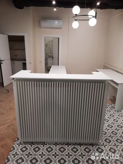 Стойка ресепшн