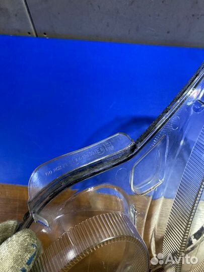 Стекло фары переднее левое Mercedes-Benz E-Class