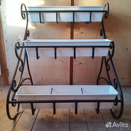 Цветочница трехярусная