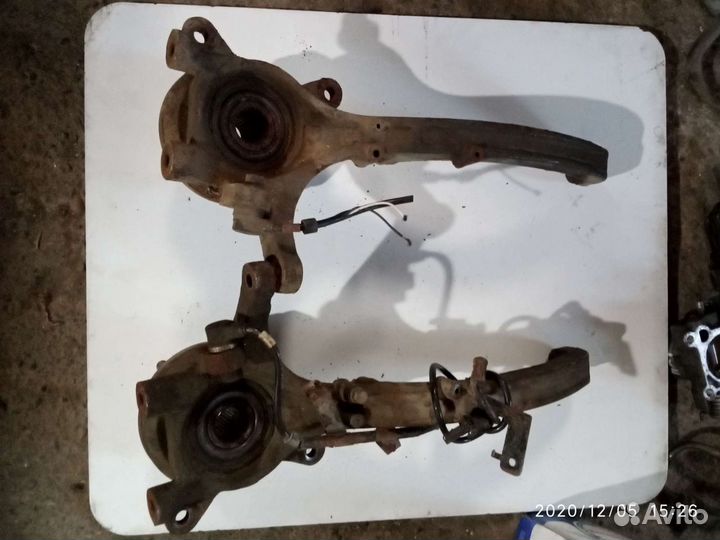 Поворотные кулаки / Ступицы - Hyundai Sonata EF