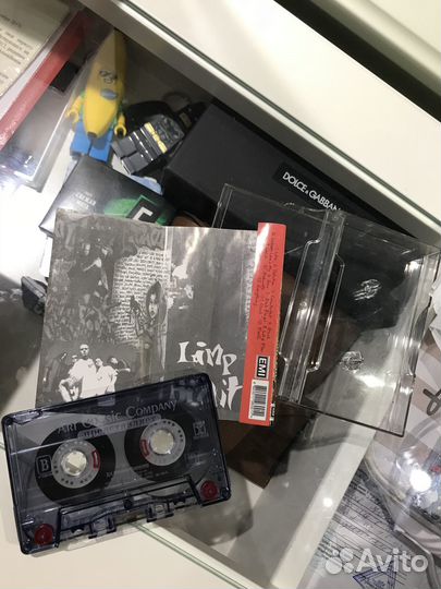 Аудиокассеты с буклетами металл, около-металл банд