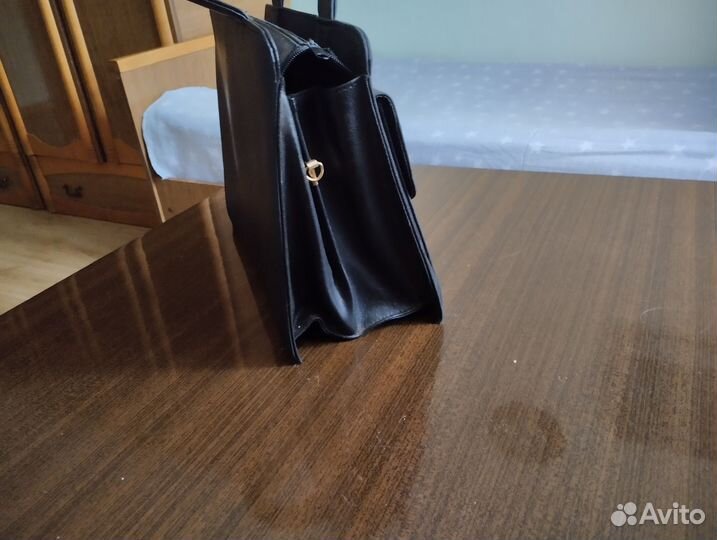 Кожаный портфель