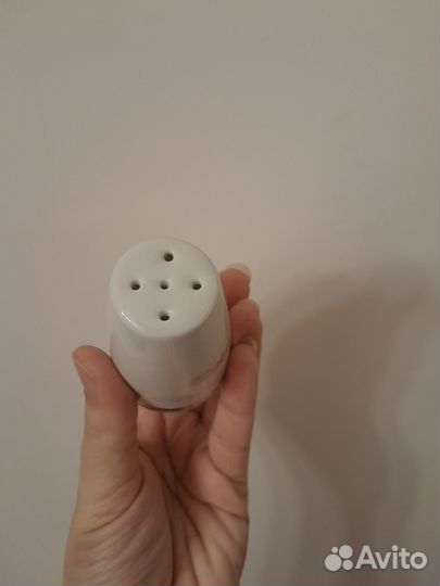 Солонка белая с золотом