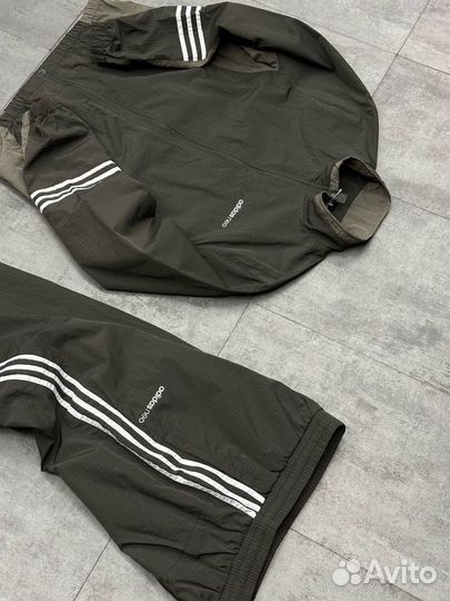 Спортивный костюм adidas