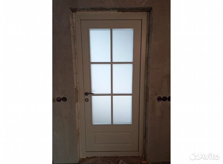 Дверь входная со стеклопакетом в дом или дачу