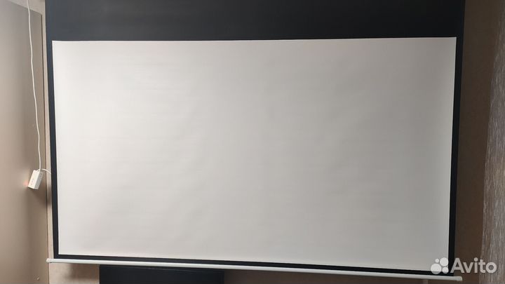 Экран для проектора рулонный с электроприводом