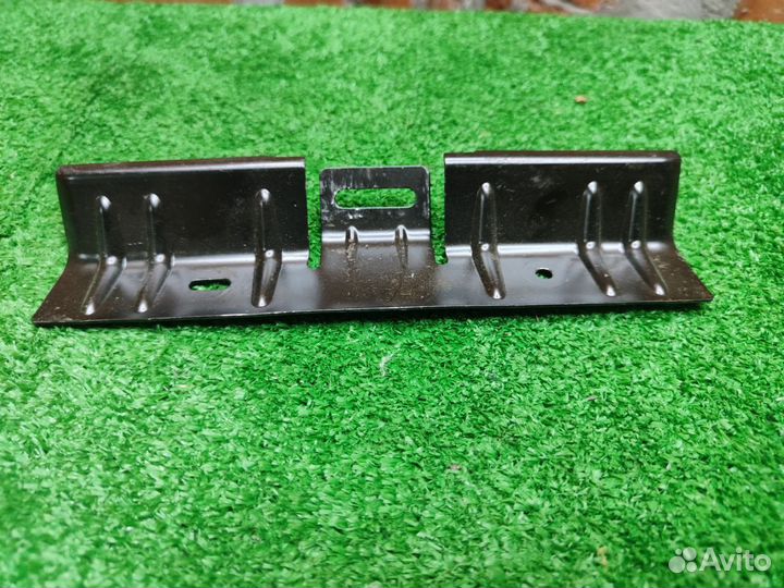 Кронштейн обшивки стойки Volkswagen Passat B6